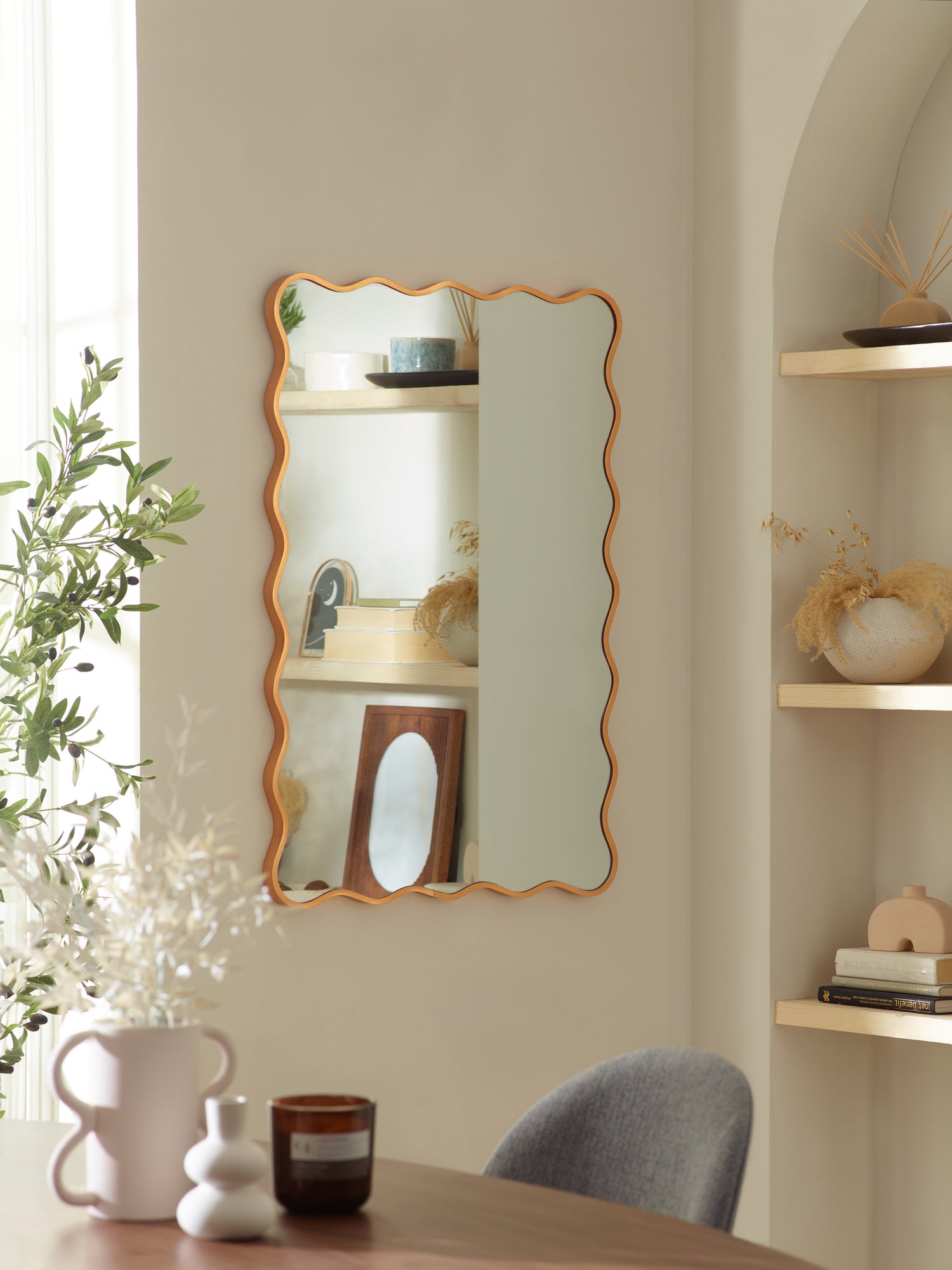 Stevie 92cm Gold Wavy Wall Mirror – styled room view