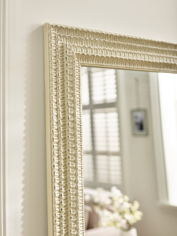 Alanis 170cm White Full-Length Leaning Mirror – detail view