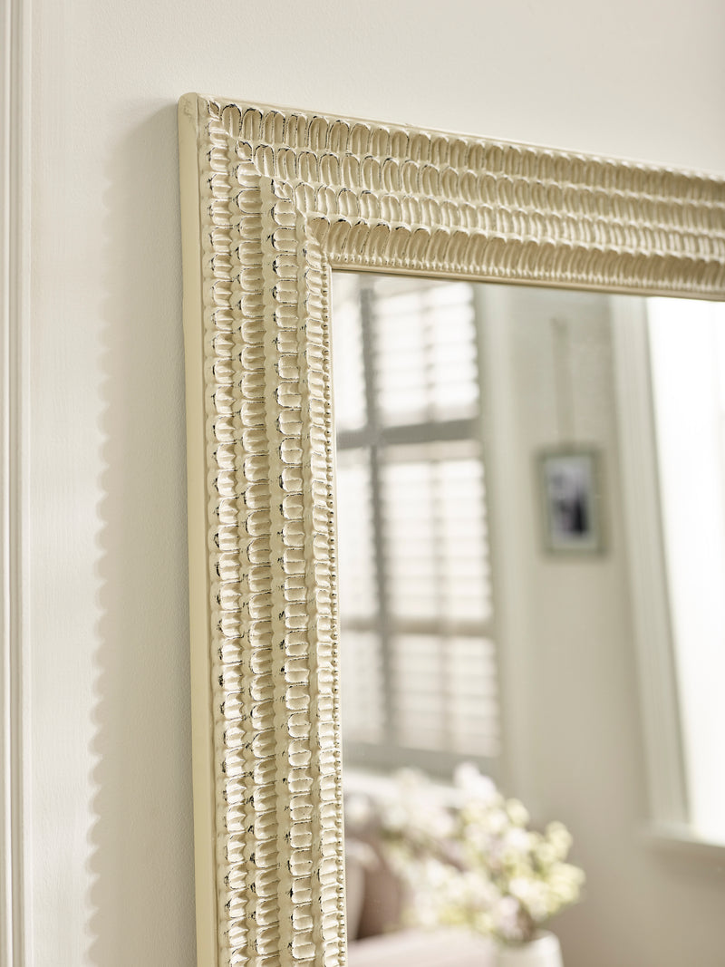 Alanis 170cm White Full-Length Leaning Mirror – detail view