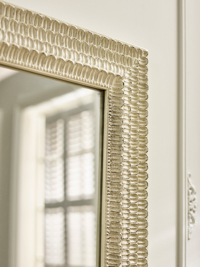 Alanis 170cm White Full-Length Leaning Mirror – detail view