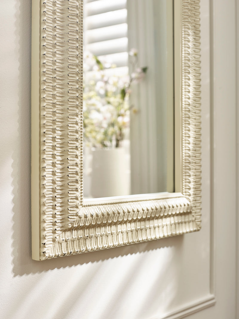 Alanis 130cm White Rectangular Wall Mirror – detail view