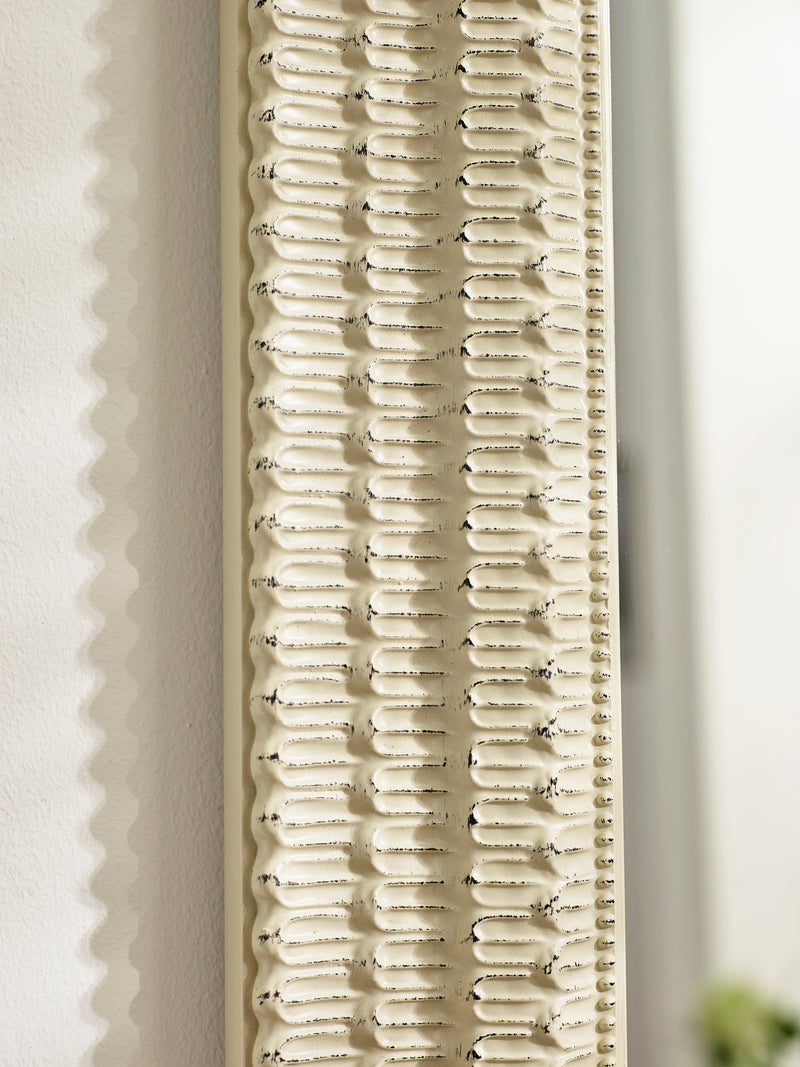 Alanis 130cm White Rectangular Wall Mirror – detail view