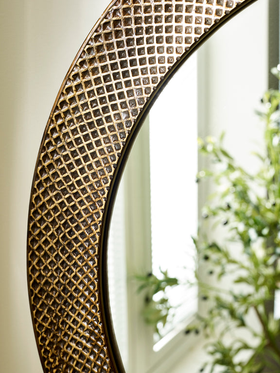 Iggy 90cm Brass-Effect Round Wall Mirror – detail view