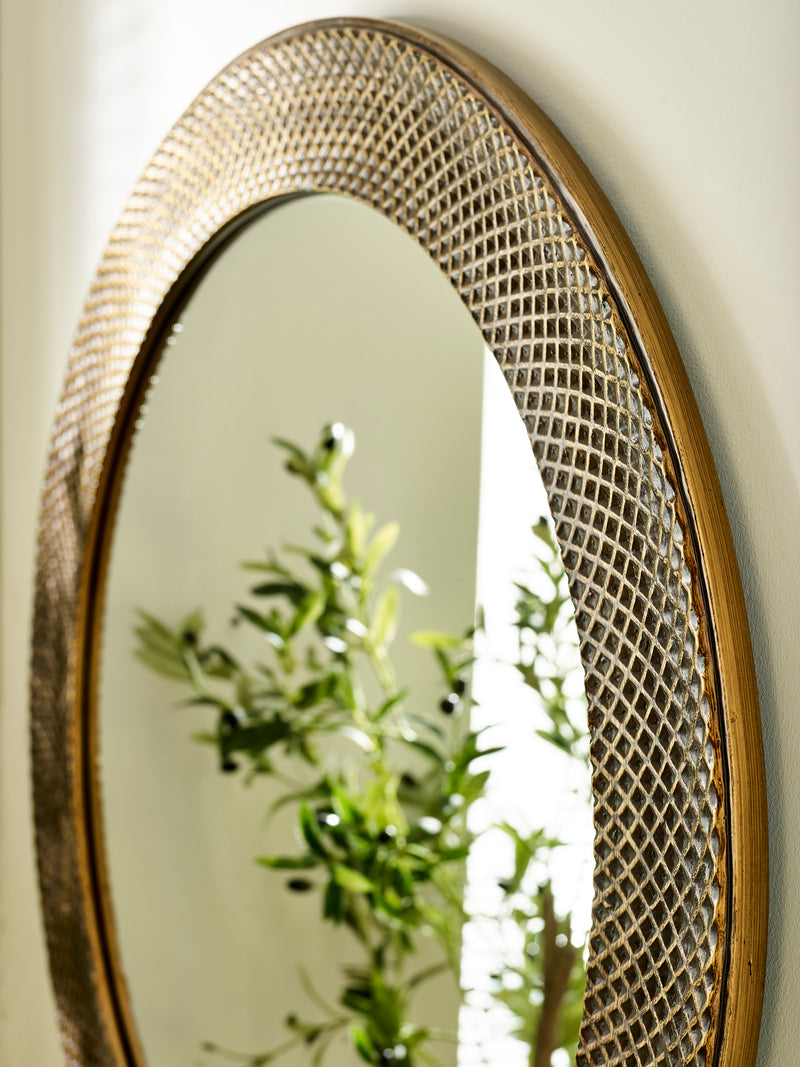 Iggy 90cm Brass-Effect Round Wall Mirror – detail view